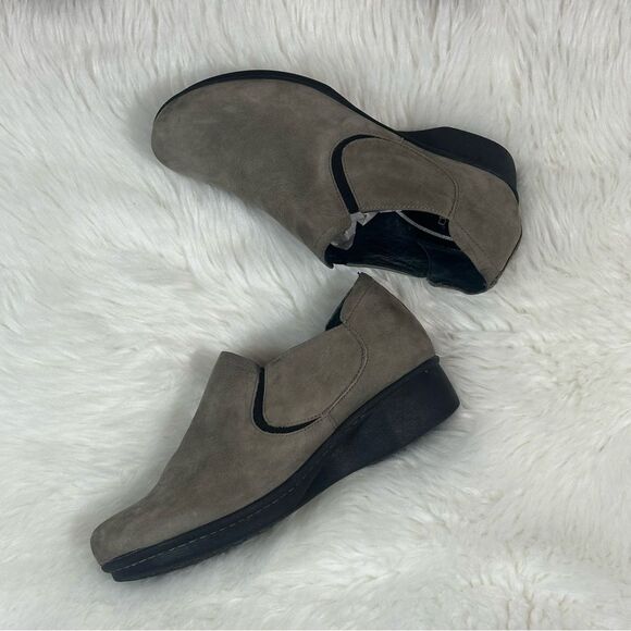 Dansko Men's Taupe Slip-On Loafers - Picture 1 of 10